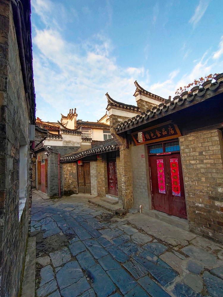解锁吉鹿力问答社区,发现更多问下这个是哪一年的pro精彩内容!